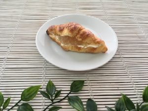 mini croissant camembert cebolla