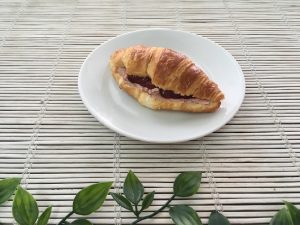 mini croissant mousse de pato frambuesa